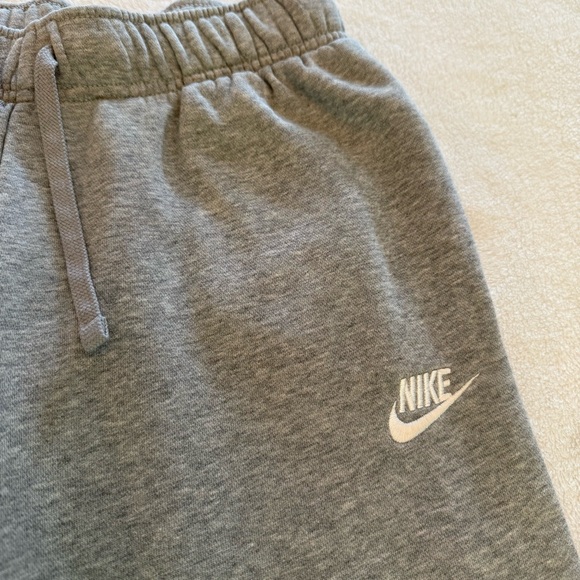 Nike ladies Grey sweats - size Med - Picture 3 of 13